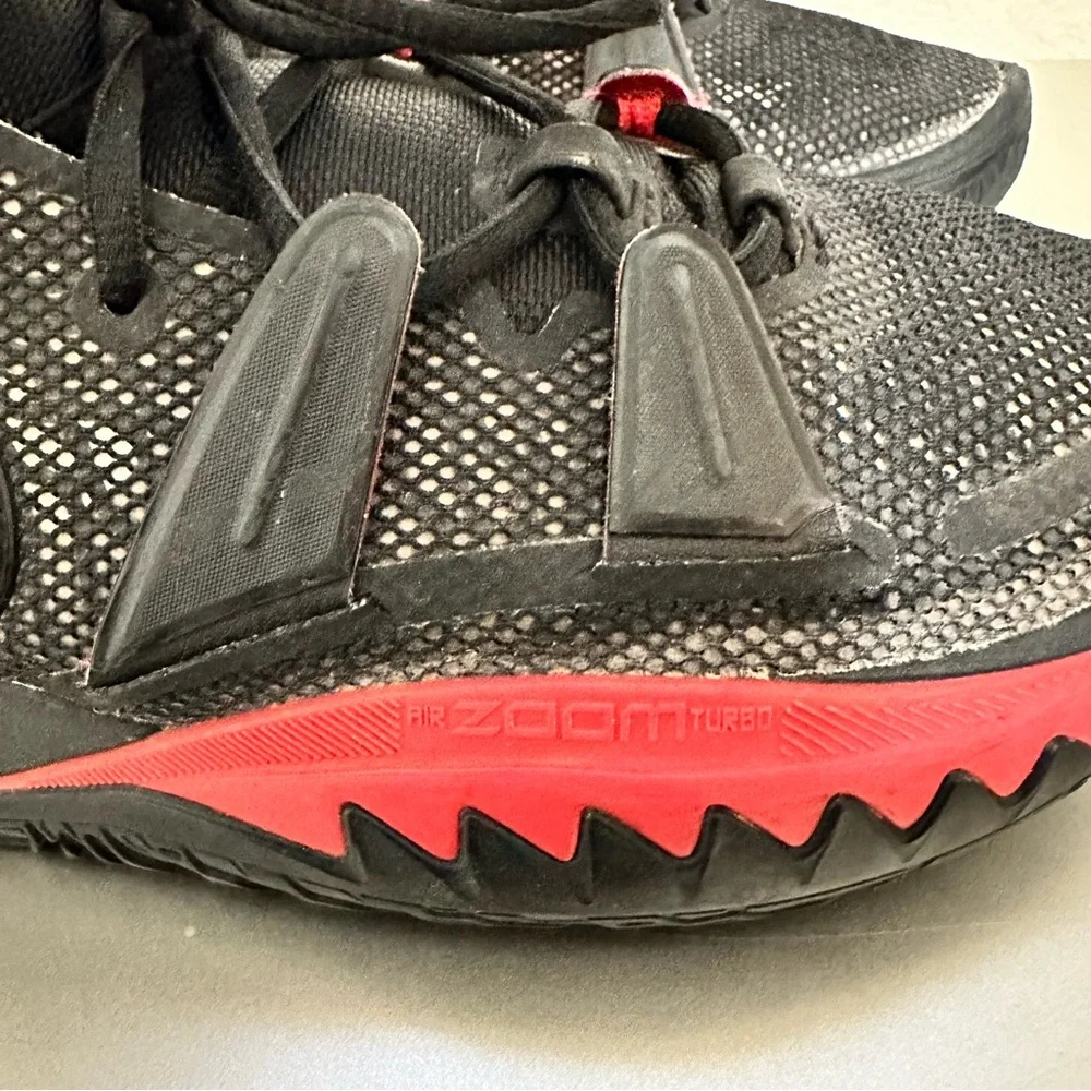 Nike Kyrie 7 Black Red Air Zoom Turbo Basketball Shoes Men’s Size 10 CQ9326-001 - Picture 7 of 11